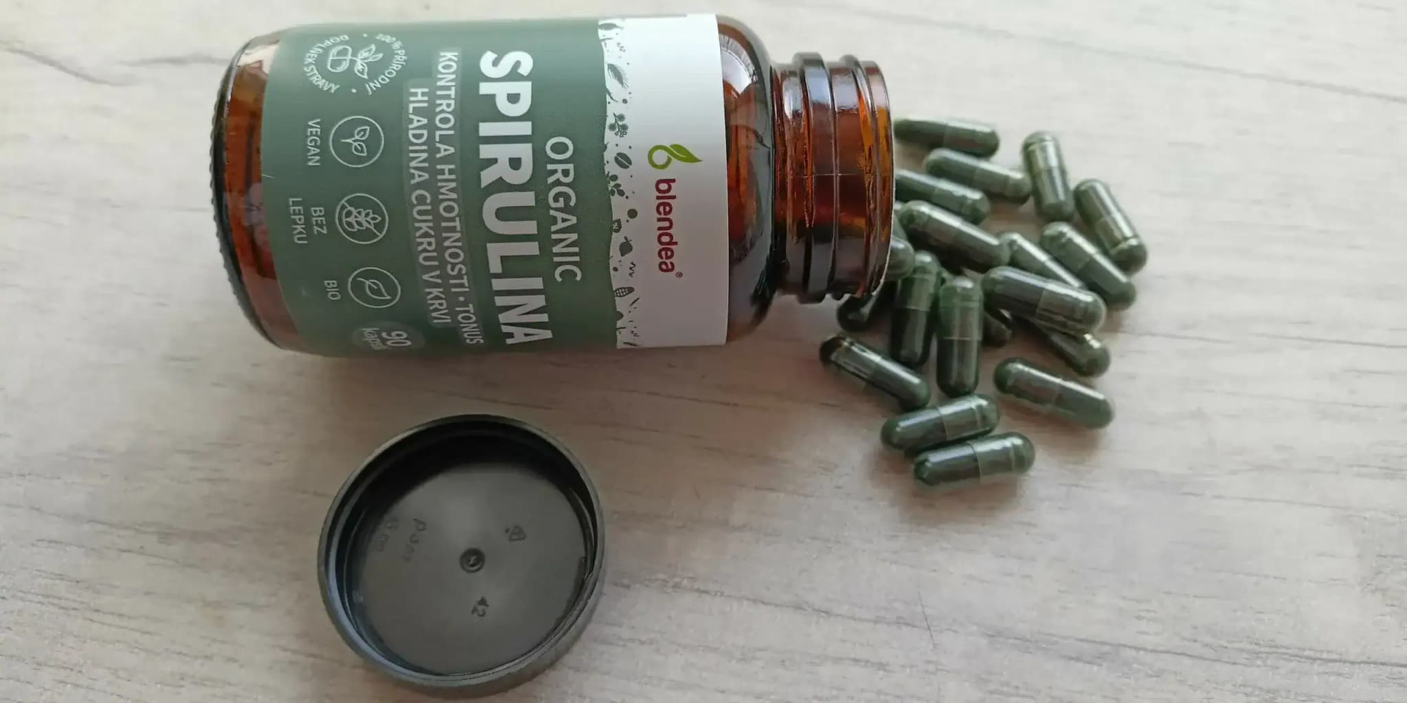 Blendea Spirulina - lahvička a kapsle