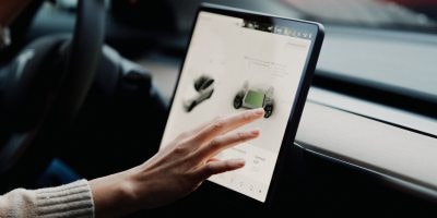 Držiaky na tablet do auta