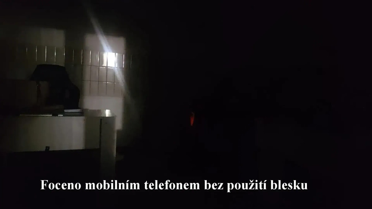 fotka-za-tmy-telefonem