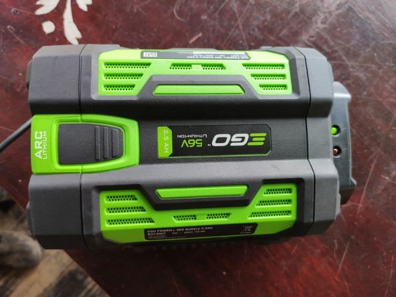 Recenzia kosačky EGO POWER batéria 1