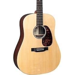 Akustická gitara dreadnought