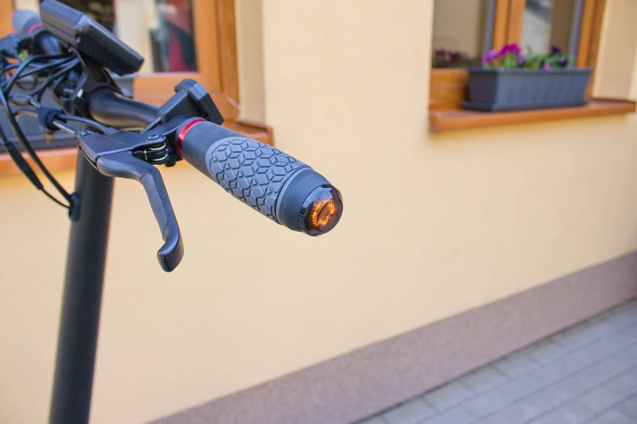 SENCOR SCOOTER X50, recenze elektrické koloběžky, řídítka, blinkr