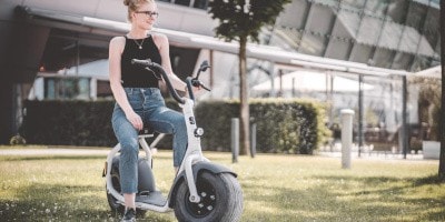 Elektrokolobežky so sedadlom