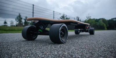 Elektrické longboardy a skateboardy