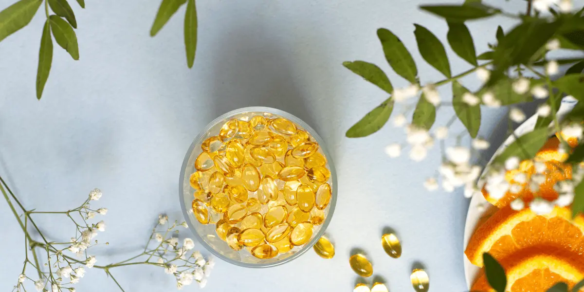 omega 3 mastne kyseliny–kapsuly v miske