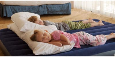 Najlepšie nafukovacie postele – ako vybrať správny nafukovací matrac